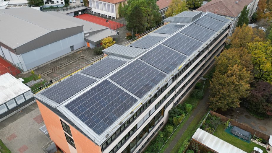 PV-Anlage auf dem Dach des Leininger Gymnasiums in Grünstadt